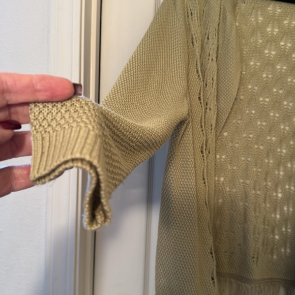 American Rag Cie solid color tan knit boho cardigan with fringe!  EUC! - Picture 3 of 9